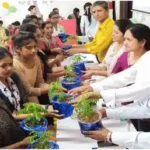 Sonbhadra News Students were welcomed with bouquets at the freshers party