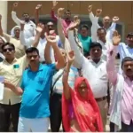 Sonbhadra News The family of the fraud victim protested