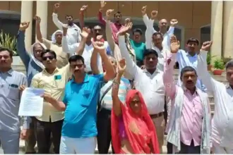 Sonbhadra News The family of the fraud victim protested