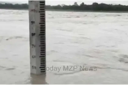 The water level of river Ganga is rising rapidly in Mirzapur