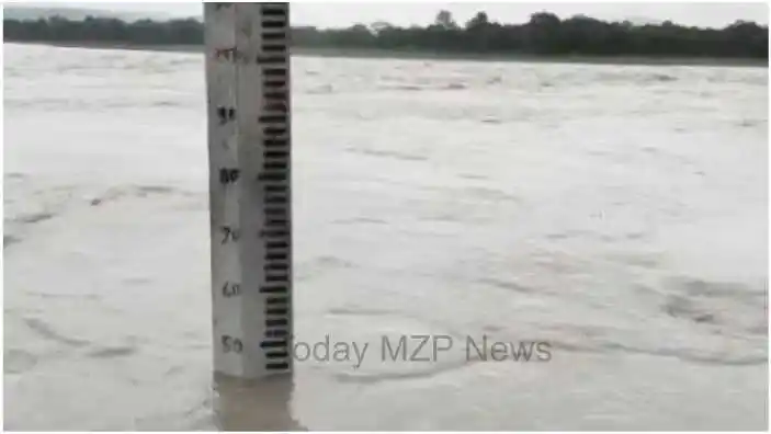 The water level of river Ganga is rising rapidly in Mirzapur