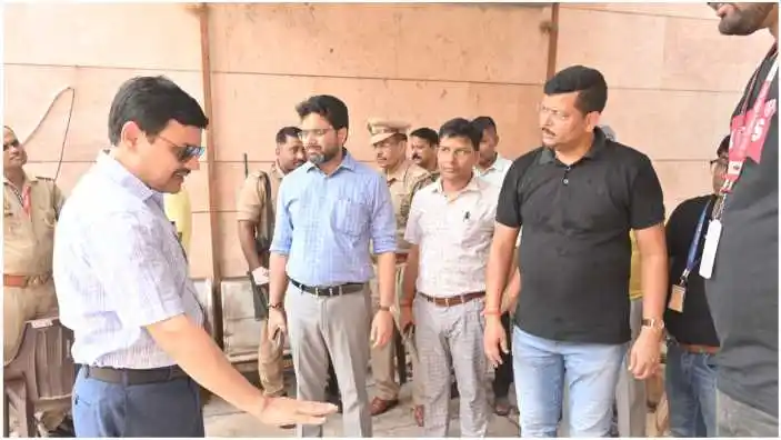 Varanasi Divisional Commissioner rehearsed the preparations for Shravan month