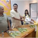 Varanasi Pindra MLA distributed tablets to 34 students