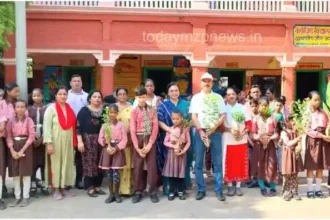 Varanasi Students planted trees and gave the message of environmental protection