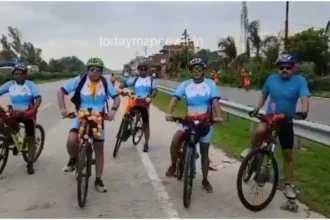 A team of devotees cycling from Prayag to Kashi