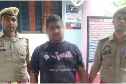 Bhadohi A cow smuggler with a reward of ten thousand rupees was caught by the police