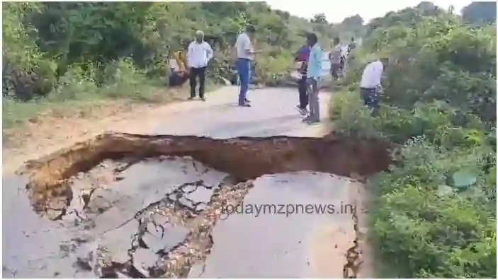 Chandauli Road collapse causes chaos