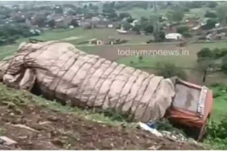 Drummond Ganj Mirzapur Truck overturned in the valley due to brake failure