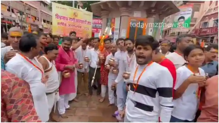 Jalabhishek of Baba with water mixed with Nag Saffron from 84 ghats and 12 ponds