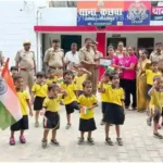 Kachhwa Little children said Jai Hind to the policemen