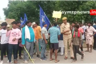 Kachhwa Police chased away the protesters who were blocking the road due to Bharat Bandh