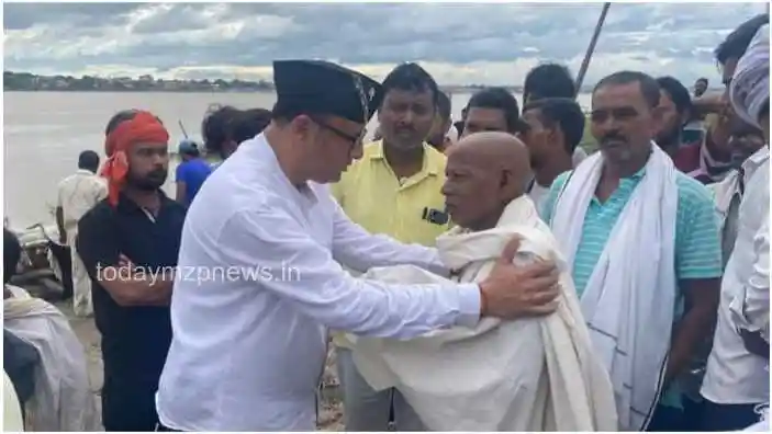 MLA Saurabh reached Ramnagar Ghat attended the last rites and paid tribute to Ramprasad