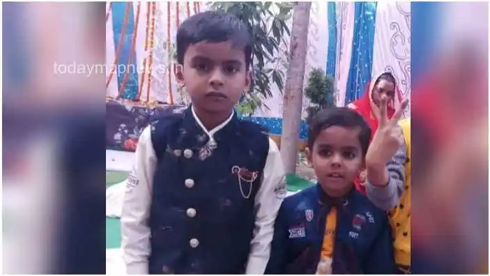 Madihan Mirzapur Two brothers died after drowning in a pond the light of the house was extinguished