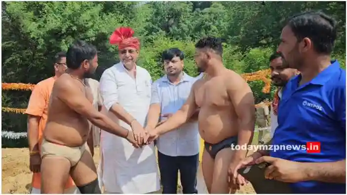 Mirzapur A huge wrestling competition was organized in village Akodhi