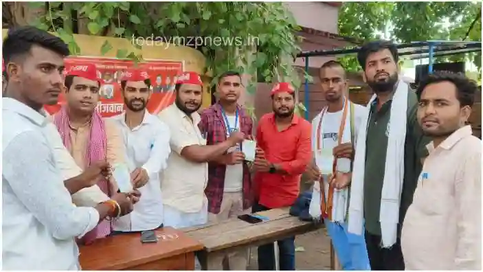 Mirzapur All four youth wings of SP conducted membership campaign in colleges