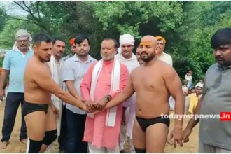 Mirzapur BJP leader Manoj Jaiswal arrived at the wrestling competition