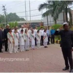 Mirzapur Divisional Commissioner hoisted the tricolor at the Commissioner office