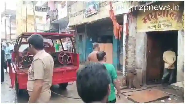 Mirzapur Fire broke out in a Madhushala shop in Bhatwa Pokhari locality