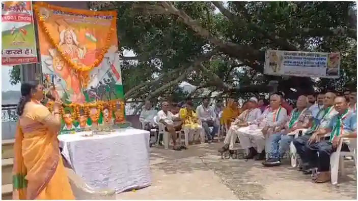 Mirzapur Independence Day was celebrated by Kasera Samaj on the banks of the Ganges