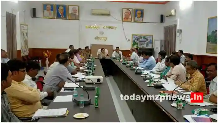 Mirzapur Udyog Bandhu meeting was held in the District Magistrate meeting room