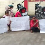 Mirzapur Widow reached DM office with her family demanding a road