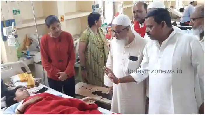 Mufti-e-Banaras reached the hospital and enquired about the condition of the injured in the accident