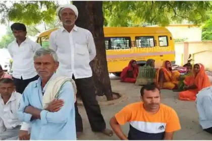 Robertsganj A young man coming to his in-laws house was run over by a truck and died