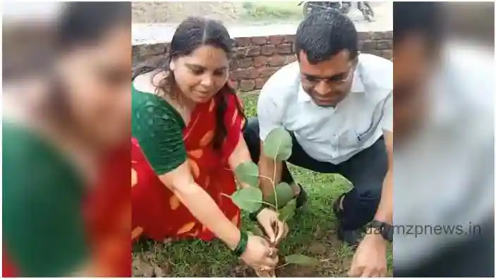 Sonbhadra A tree was planted in Maharishi Vedvyas Garden in the name of mother