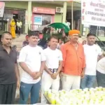 Sonbhadra ABVP workers distributed sherbet among the devotees