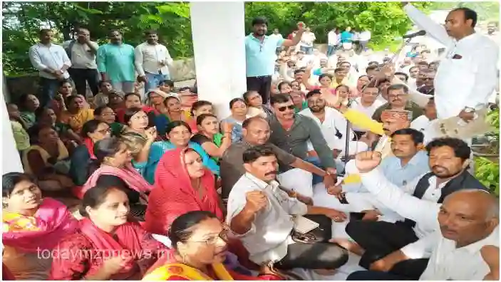 Sonbhadra Teachers and education friend organizations staged a sit-in protest