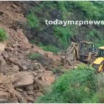 Sonbhadra Traffic disrupted due to hill sliding in Markundi valley