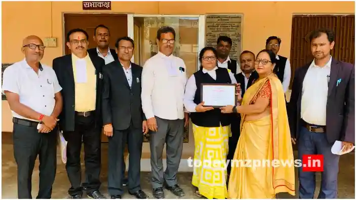 Sonbhadra Woman president was honored with Nyari Nyay Samman