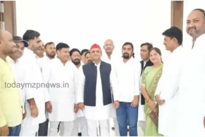 Sonbhadra Workers met Akhilesh Yadav regarding the by-election