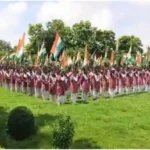 Students of Vikas Inter College of Varanasi took out a huge tricolor procession