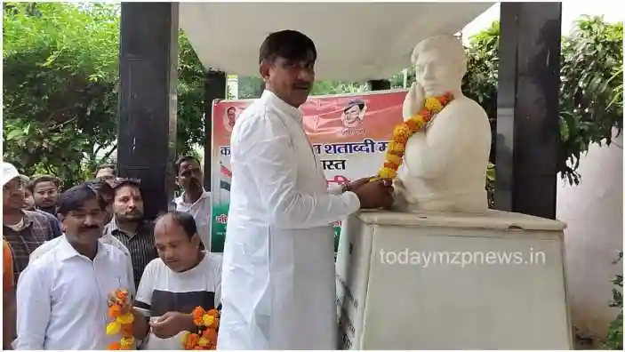 The Municipal Chairman paid tribute to the martyrs on the 100th anniversary of Kakori Train Action