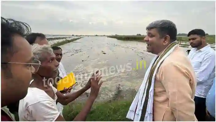 Ashish Patel visited the flood affected areas in Mirzapur