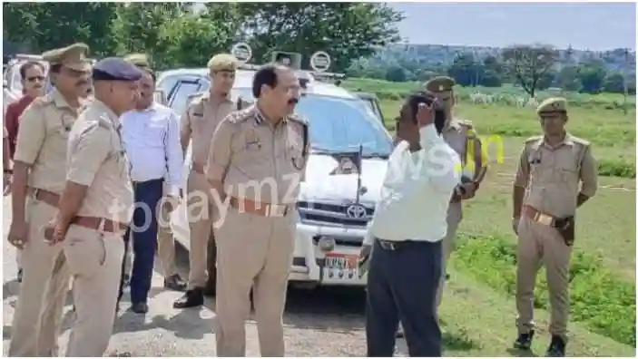 Before the arrival of CM in Mirzapur Divisional Commissioner and DIG did on-site inspection