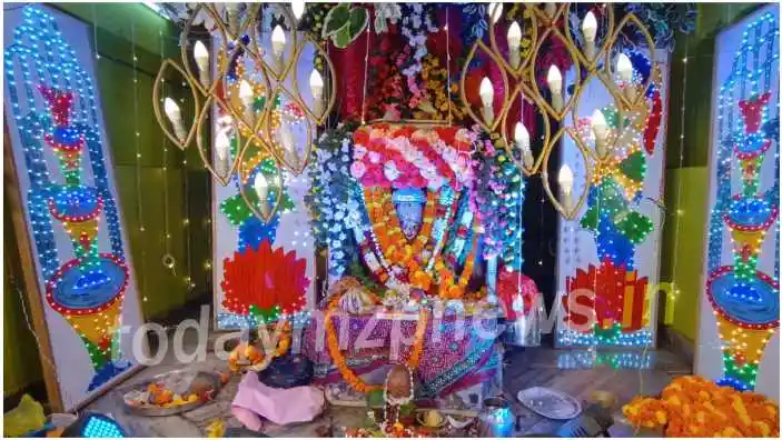 Decoration of Mother Sheetla Devi and feast organized at Girdhar Square of Mirzapur