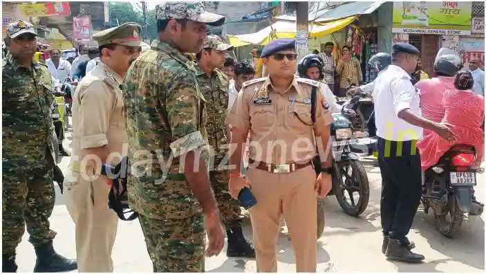 In view of the festivals in Mirzapur SP marched with the police in different areas of the city