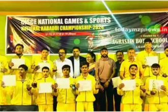 Kabaddi players of St Mary School Mirzapur got the UP team second place in the national competition