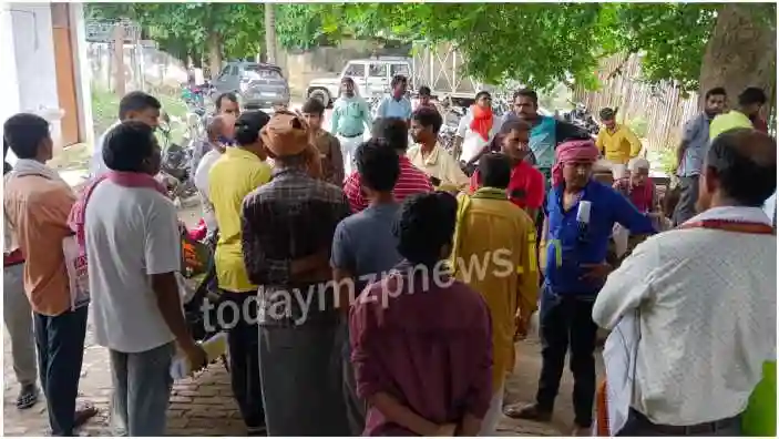 Kachhwa Forest dwellers gheraoed the power substation over power cuts
