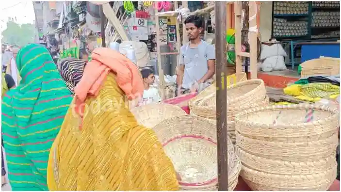 Kachhwa Huge crowd of women gathered for shopping