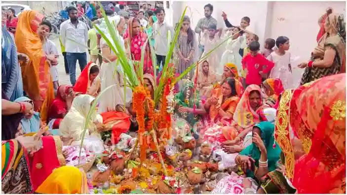 Kachhwa Mothers kept a waterless fast and worshipped for the long life of their sons