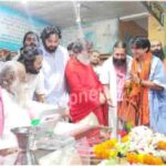 Madihaan Dheerendra Shastri bowed his head in the court of Swami Adgada Nand Maharaj