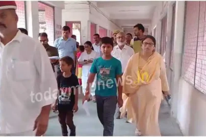 Mirzapur DM inspected the divisional hospital