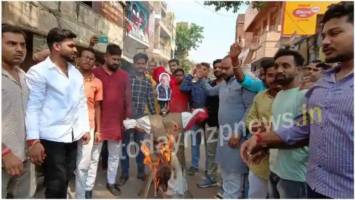 Mirzapur Effigy of Samajwadi Party national president Akhilesh Yadav burnt