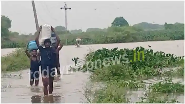 Mirzapur Hundreds of houses submerged in flood