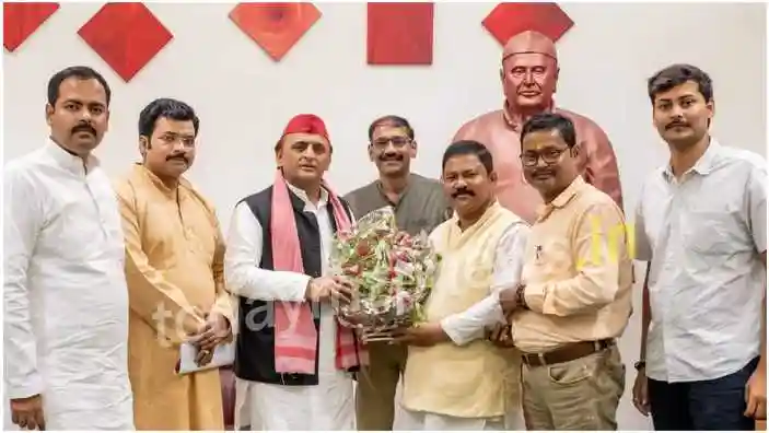 Mirzapur Kayastha Society Courtesy visit held in presence of Akhilesh Yadav