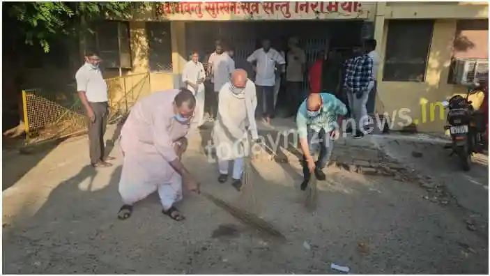 Mirzapur MLA Pandit Ratnakar Mishra inaugurated the free health camp