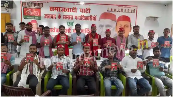 Mirzapur Samajwadi Chhatra Sabha honored the meritorious students